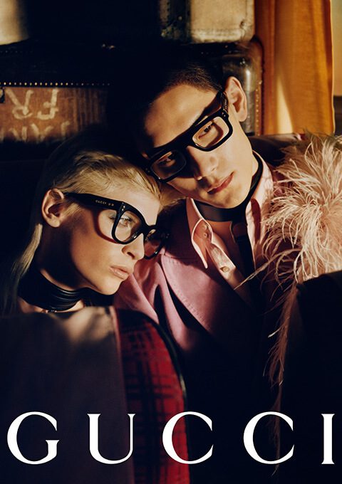 Gucci Jeune homme et jeune femme avec lunettes de vue